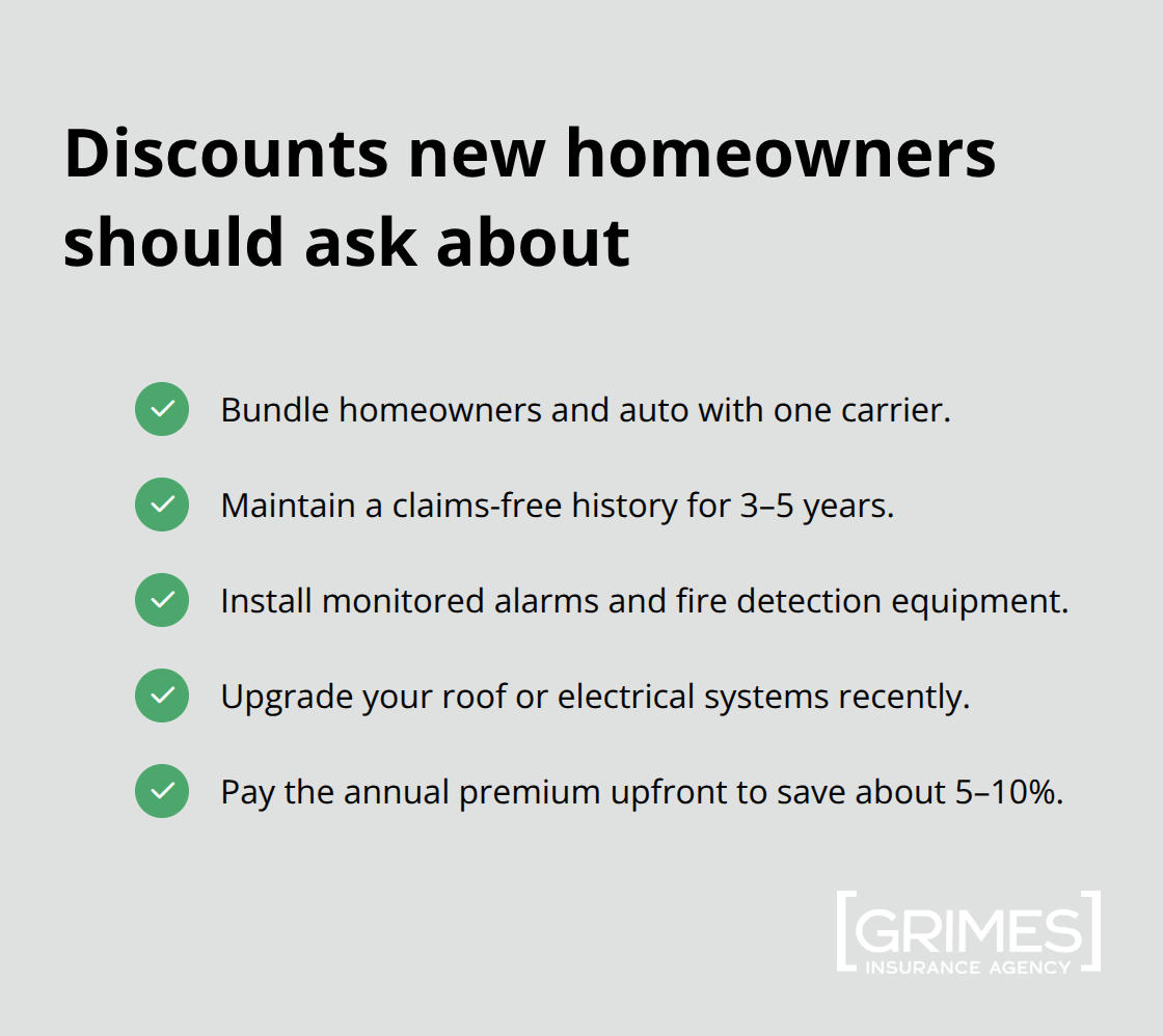 Checkmark list of common homeowners insurance discounts for new buyers. - home insurance tips for first-time buyers